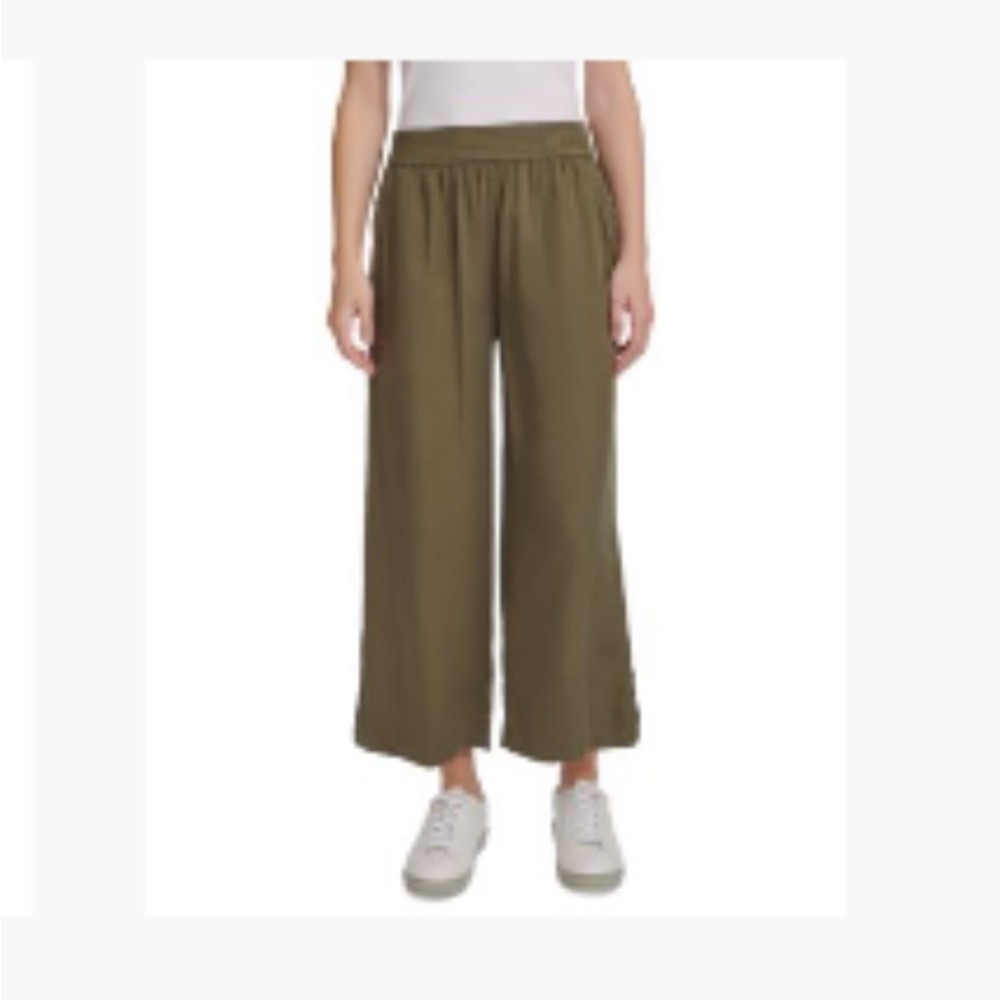 Calvin Klein Jeans
Petite High-Rise
Cropped Wide-Leg Pants
